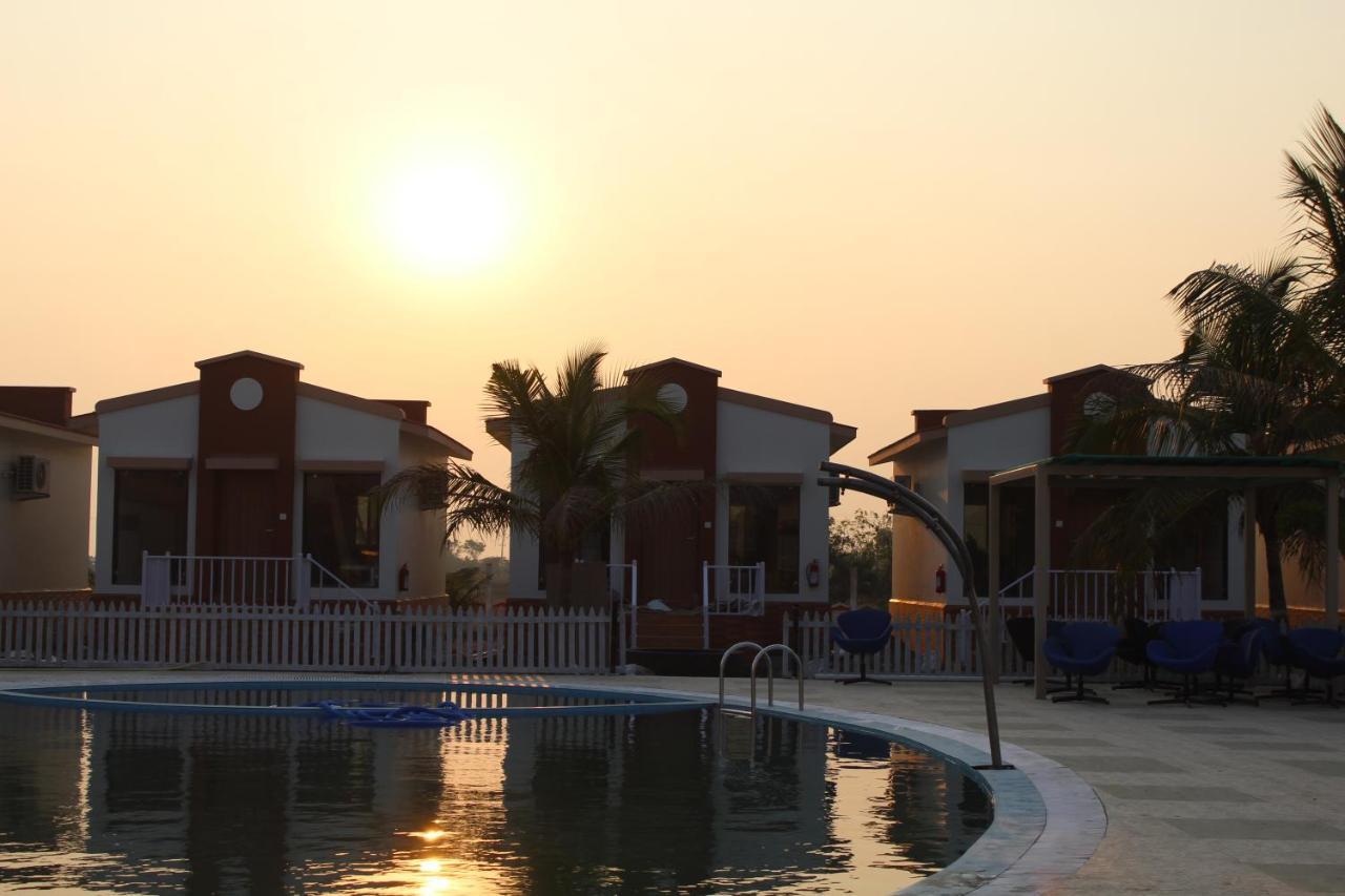 Flamingo Club And Resort Una 3 Km Away From Diu Check Post Exterior foto